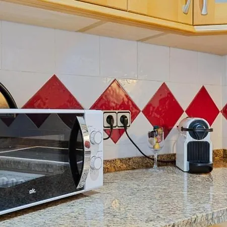 Unit In - 2 Bedrooms - 2 Beds -
